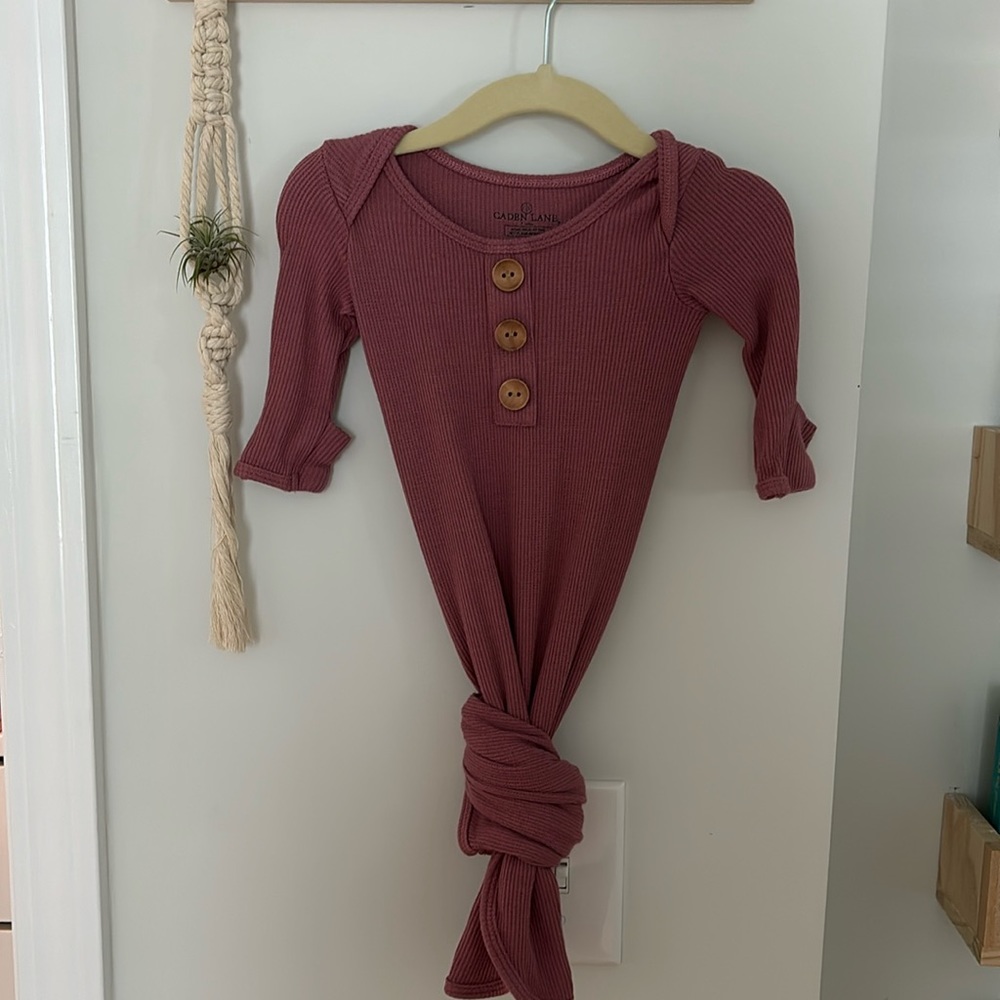 Caden Lane waffle knit knotted gown and hat. NB 7-14lbs